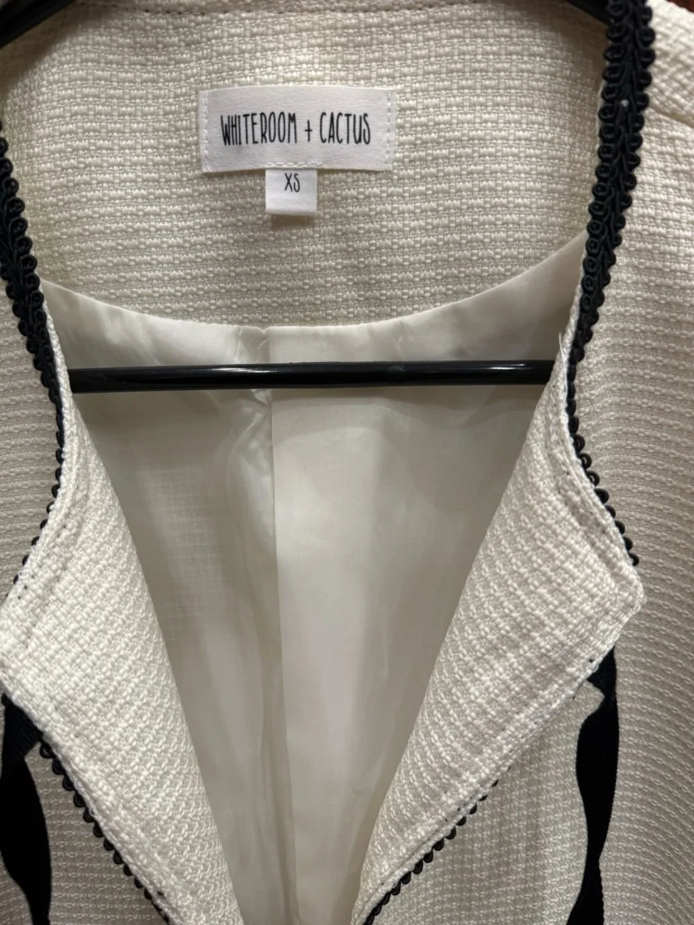 Ivory Cropped Bouclé Top with Black Trim and Bows - Picture 6 of 6